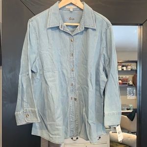 NWT Fitted Foxcroft chambray button down shirt